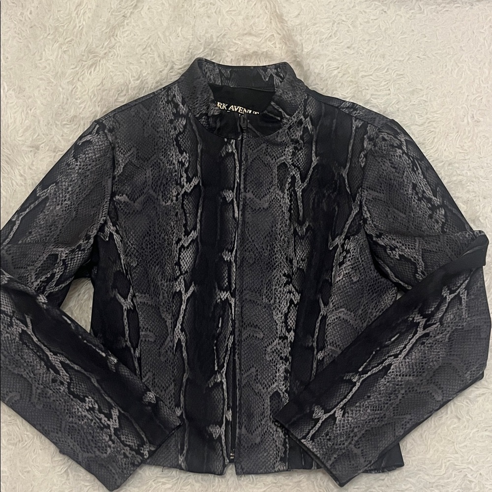 Park Avenue Black & Gray Snake Print Jacket
